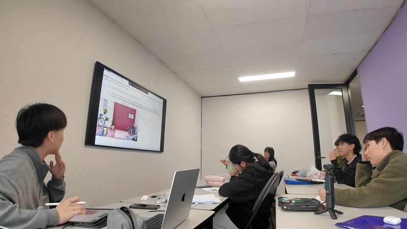 Will Zheng teaching a small-group maths class at Artin Education